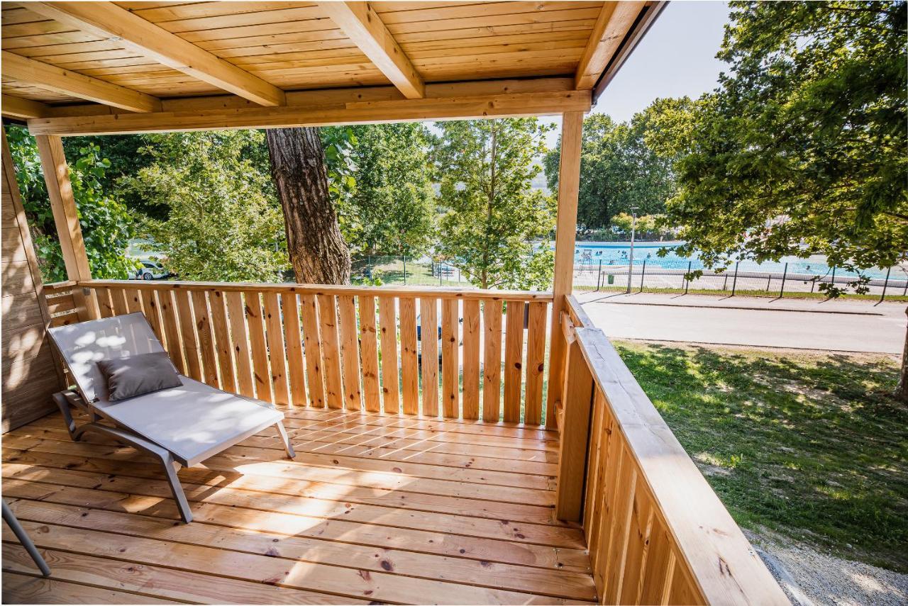 Premium Mobile Tree House With Thermal Riviera Tickets Чатеж-об-Саві Екстер'єр фото